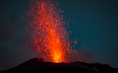 Stromboli borbotta tra le vele