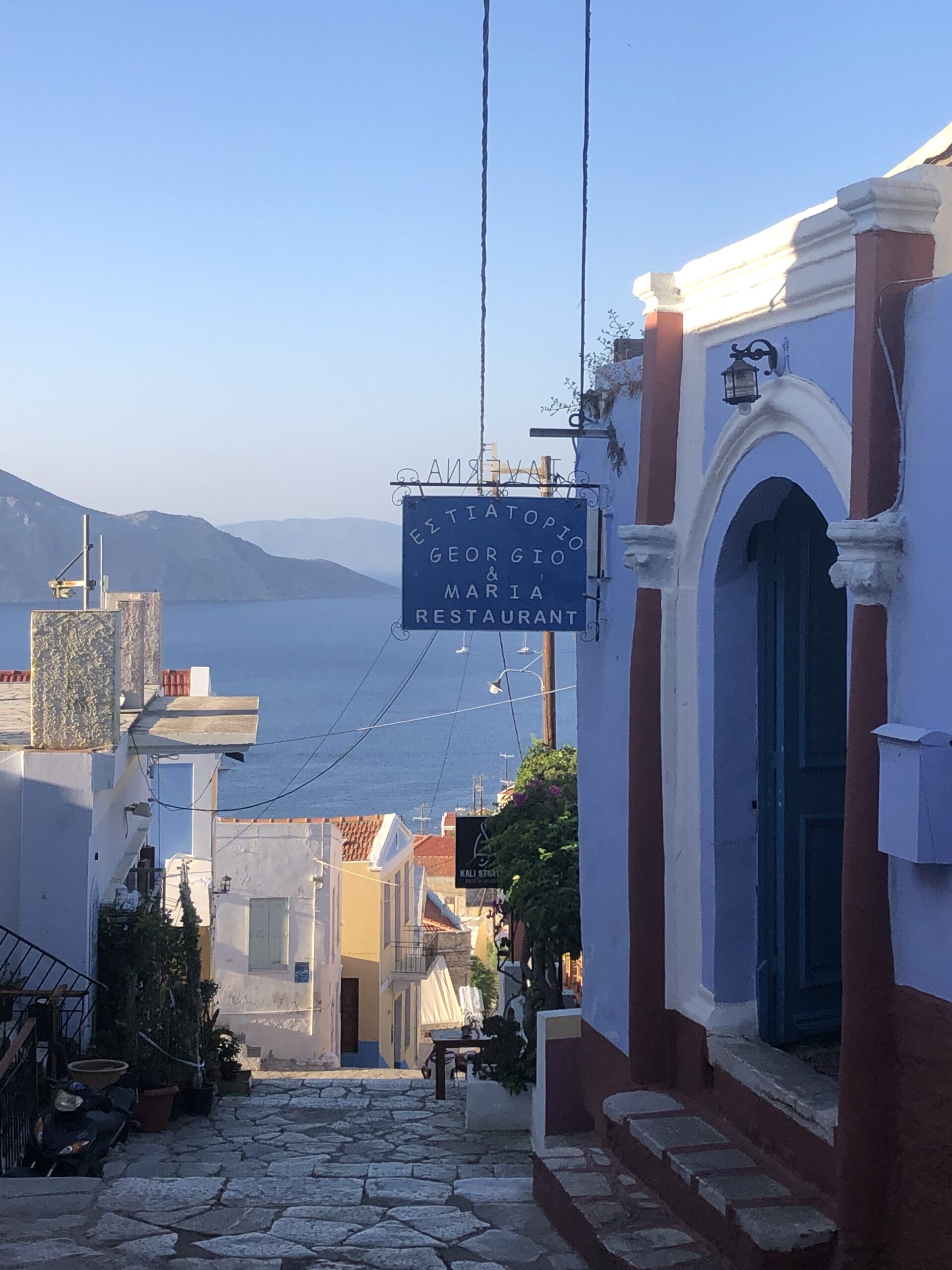 grecia isole eolie a vela delfini